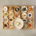 Shaoshao - 香港粥と18種の副菜