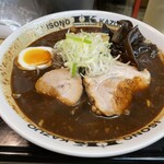 いそのかづお - 札幌ブラック　※かなり塩味強いですが豚骨かな？旨味も強く感じます。粘度高めのスープに中太縮麺もよく絡みすごく美味しい。これに背脂入れたら最強かも！是非オプションに加えて欲しいです。ご馳走様！