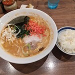 横濱家系ラーメン 武田家 - 