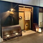 雅醸 - 店の入口　何故か蕎麦屋だと思ったのです