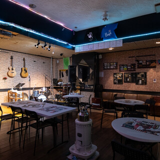 [Also reserved as a private rental space] A hideaway space where music lovers can gather