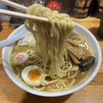 綾瀬 大勝軒 - 麺リフト　中太のストレートモチモチ麺