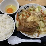 Yasai Itamesenmonten Bejiya - 野菜炒め400g味噌味で野菜マシ、ニンニクマシ、背脂ふつう