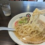 大泉ラーメン 日太 - クリアなスッキリしたスープは全く想定外でした。確か牛骨スープは初めてなので、多少なりともドキドキしてました。牛肉特有のお乳感とか獣感とか…、そういうのはまったくない！ビックリ！