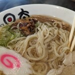 大泉ラーメン 日太 - 麺は勿論美味しいのてすが、スープにも驚きますね。牛骨スープってみんなこういうの？このスープ、事前に牛って言われなきゃわたしには牛ってことが分かりません。話し下手なのでこのくらいで勘弁してください。（笑