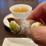 701 - カフェ・小菓子
エルダーフラワーティー
ピスタチオのカンノーリ