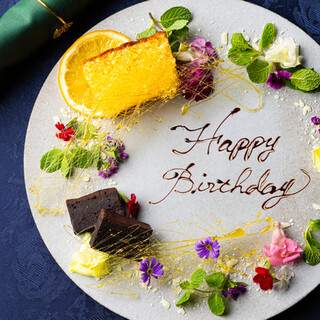 華やかなお祝い用デザート