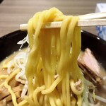 味噌麺処 にそう - 味噌ラーメン、麺リフトアップ