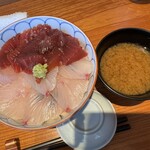 京すし - はーふ＆ハーフ丼(かんぱち、マグロ)大盛り