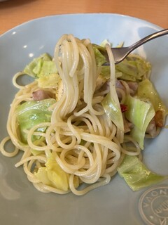 Gusutare - 鶏とキャベツのレモンペペロンチーノ　麺アップ
