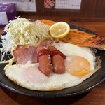 ごはん屋 エール - 目玉焼きにウインナー