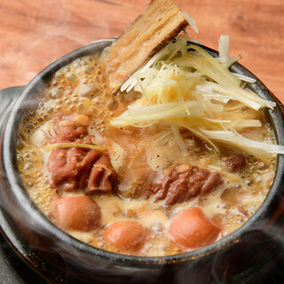 "Specialty! Boiled Offal" A special dish that has been simmered for a long time to bring out the flavor.