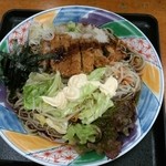 さぬき - 冷たいかつおろし蕎麦。この蕎麦とせいろの違いが分からないのです。同じ蕎麦でしょうか？