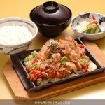 とん兵衛 - 鉄板地鶏お好みチキンかつ定食