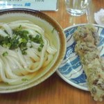 純手打ち讃岐うどん 綾 - ひやあつうどん(大)とちくわ天ぷら