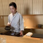 日本料理FUJI - 胡麻を煎ってます