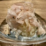 日本料理FUJI - (箸休め)春菊と菜花のお浸し・新玉ねぎの酢漬け
