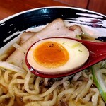 俺の中華たなか家 - 「味玉」蓮華リフト⤴️