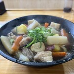 まつばら - さつまいも、大根、にんじん、ごぼう、鶏肉がしみしみでやわらか〜い(๑'ڡ'๑)୨体があたたまりますよ。