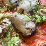 OMACHI Pizza - 志度産牡蠣と九条葱のマリナーラ(アップ)