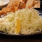 Tonkatsu Maruya - とんかつ まるや 竹橋店 海老フライ定食のたっぷりのキャベツとタルタルソース