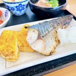 魚ばぁさんの食堂 おくどさん - 鯖の塩焼き&玉子焼き 280円
            玉子焼きは甘めのタイプ