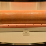 La Collina - 飾ってあるド迫力のバウムクーヘン1本焼き、27000円也。