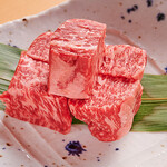 Nihombashi Ningyouchou Yakiniku Keyaki - 厚切り特製カルビ