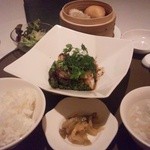 改装後ランチ 旬の鮮魚と野菜のロースト ブラックビーンズソース