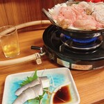 豊田屋 - 小肌もお酢が効いてて美味しかったです。テーブルはげきせま！