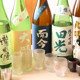 約10種類の厳選日本酒をこだわりの酒器で◆味も見た目も愉しむ