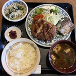 Izumi - 日のランチ700円 　ビッグメンチカツ、さばの塩焼、春雨の中華サラダ、ご飯、赤だし、漬物