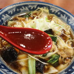 中国料理　楽宴 - 五目湯麵のスープ