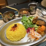 ヤミーズ 旧ヤム邸 - あいがけカレー2種