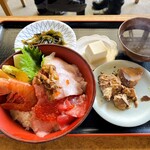 土浦魚市場 - 魚市場スペシャルうにのせ丼