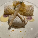 ル ポタジェ - オレンジのクレープ ミルクティーのアイスを添えて