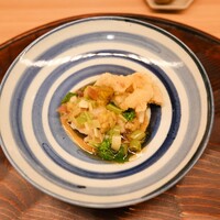 東山 緒方 - 揚げハマグリ、苦み野菜（ふきのとう、みょうが、やまわさび）