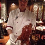 全聚徳 銀座店 - カメラ目線いただきました。笑