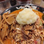 Hokkaidouramen misokuma - 激辛味噌らーめん（大盛り）メンマトッピング・揚げにんにく、おろしにんにくいっぱい