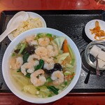 上海料理 随苑 - お盆で提供