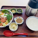 Tsukiji Shokudou Genchan - 海鮮贅沢丼
