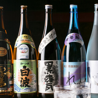 [A wide range of alcoholic beverages ranging from standard to famous sake]