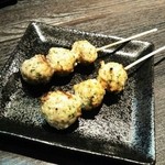 楽鳥 - つくね。タレもうまかったが塩もイケる！160円