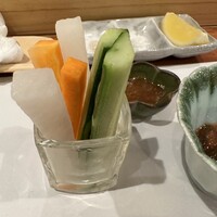 鮨天知州 - コースのみ。野菜スティック。瑞々しい。藻塩、柚子味噌などで。