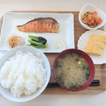 定食 笑いーと - 焼き鮭朝定食 968円(税込)