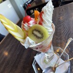 レストラン かだん - フルーツパフェ¥880