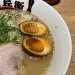 くろ・とんラーメン黒兵衛 - くろ・とんラーメン＋半熟玉子