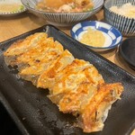 肉汁餃子と190円レモンサワー 難波のしんちゃん - 