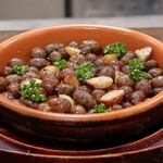 トリワイン ＰＩＫＯＳＨＨＨＵ - △(ぼんじり)のベーコンとむかごのバターオーブン焼き