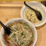 中華一 龍王 - サンマーメン600円と半炒飯400円